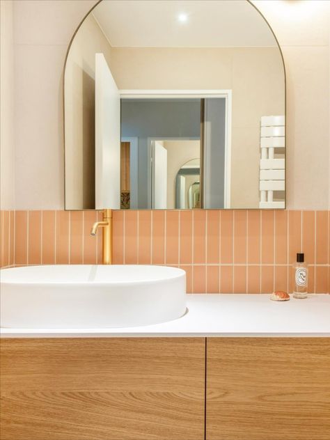 Orange Bathroom Ideas from IG Orange Tile Bathroom, Orange Bathroom Walls, Orange Bathroom Ideas, Downstairs Toilet Ideas, Bathroom Remodel Plans, Bathroom Colours, Coral Bathroom, Bathroom 2023, Bathroom 2024