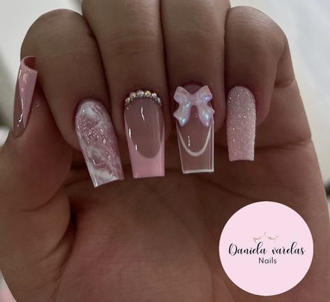 Daisy Acrylic Nails, Bow Nail Designs, Acrylic Nail Designs Coffin, Elegant Touch Nails, Chic Nail Art, Retro Nails, Hello Nails, Fancy Nails Designs, Girly Acrylic Nails