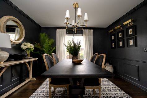 Black painted walls, moody interiors, coastal dining room Black Accent Wall Dinningroom, Small Black Dining Room, Black Painted Walls Dining Room, Black Waynes Coating Ideas, Dining Room With Black Accent Wall, Black Walls White Ceiling, Dark Walls Dining Room, Black Wainscoting Dining Room, Black Walls Dining Room