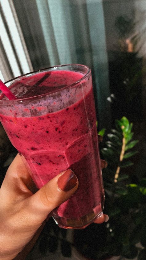 Aesthetic Smoothie Pictures, Smoothie Asethic, Smoothie Aesthetic Photo, Smoothie Asthetic Picture, Healthy Juice Aesthetic, Cochineal Aesthetic, Fruit Smoothie Aesthetic, Juices Aesthetic, Dragonfruit Aesthetic