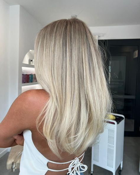 Highlights And Lowlights For Blonde Hair Are Key To Incredible Dimension Lowlights For Blonde Hair, Lowlights For Blonde, Blonde Highlights And Lowlights, Icy Blonde Highlights, Bright Blonde Hair, Buttery Blonde, Color Rubio, Ponytail Updo, Dimensional Blonde