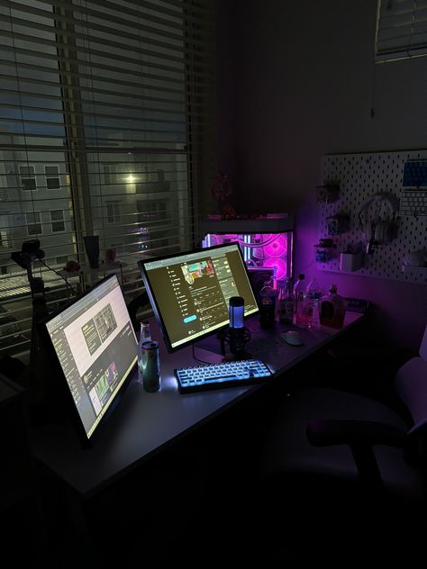 Game Developer Aesthetic, Gaming Keyboard, Small Room Inspo, Gaming Computer Setup, Mens Bedroom Decor, Gaming Desk Setup, Hypebeast Room, Gamer Setup, Bedroom Games