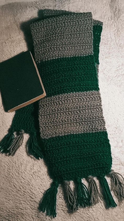 Slytherin Scarf Crochet Pattern, Slytherin Scarf Crochet, Slytherin Crochet, Scarf Harry Potter, Slytherin Scarf, Harry Potter Slytherin, Crochet Inspo, Scarf Crochet Pattern, Crochet Scarves