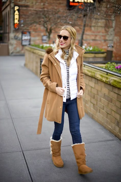 UGG Bailey Button Boots + Lilly Puffer Vest - Katie's Bliss Uggs Winter Boots, Women Uggs, Uggs Fashion, Fake Uggs, Ugg Outfits, Outfit With Uggs, Uggs Outfits, Engagement Photos Outfits Fall, Ugg Boots Outfit