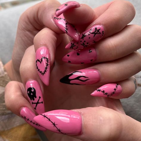 Punk Barbie Nails, Goth Vday Nails, Emo Nail Art Goth, Punk Nail Art Grunge, Pink Goth Nails Grunge, Cute Creepy Nails, Mgk Birthday Ideas, Goth Valentines Nails Acrylic, Punk Rock Acrylic Nails