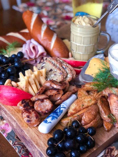 Oktoberfest Board - Oktoberfest Snack Board, Oktoberfest Charcuterie Board, German Charcuterie Board, Oktoberfest Board, Extravaganza Party, Oktoberfest Recipes, German Snacks, Fondue Dippers, German Cheese