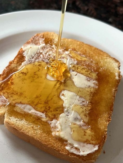 Honey Toast is such a sweet and simple breakfast or snack. In just moments, you can enjoy a cozy treat made with just three ingredients. You'll love this comforting toast on a cold morning. Butter And Honey Toast, Butter And Jam Toast, Honey Toast Aesthetic, Honey On Toast, Wl Breakfast, Toast With Honey, Honey Snacks, Honey Aesthetic, Watermelon Smoothie Recipes