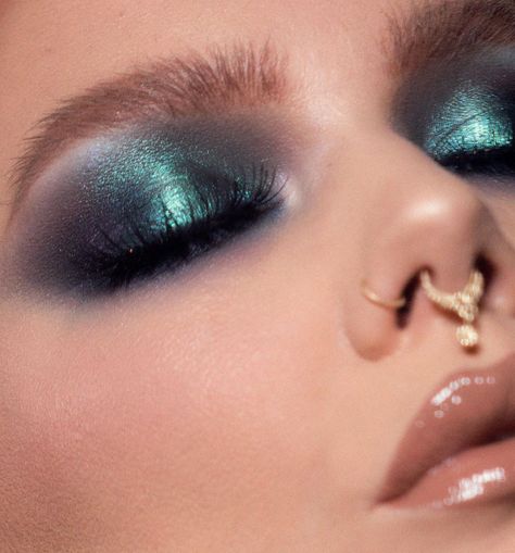 Linda Hallberg on Instagram: “Teal ❤️ I’m obsessed. What about you?” Interactive Art Projects, Green Eyeshadow Look, Linda Hallberg, Green Eyeshadow, Va Va Voom, Body Makeup, Eyeshadow Looks, Fantasy Fashion, Nail Polish Colors