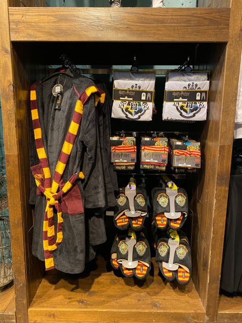 Harry Potter Products, Harry Potter Park, Harry Potter Robes, Harry Potter Wallpaper Backgrounds, Harry Potter Accessories, Harry Potter Disney, Harry Potter Shop, Harry Potter Items, Harry Potter Cosplay