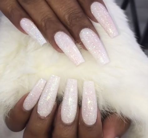 @яσуαℓѕнєιѕ✨ White Glitter Nails Acrylic, Sparkle White Nails, White Glittery Nails, Glitter White Nails, White Bling Nails, Glitter Nails White, Cali Nails, White Nails Glitter, White Nails With Glitter