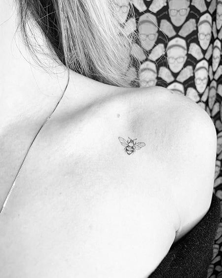 100 Inspiring Bee Tattoo Designs & Meaning - The Trend Spotter Tattoo Animation, Animation Tattoo, Small Bee Tattoo, Designer Tattoo, Bee Tattoos, Honey Bee Tattoo, Inspo Tattoo, Tattoo Designer, Shop Tattoo