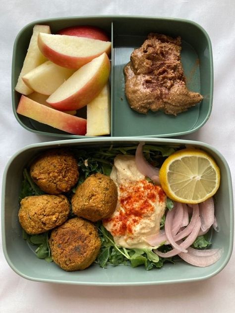 Falafel Dishes, Healthy Dorm Food, Falafel Salad, Healthy Lunch Snacks, Healthy Lunchbox, Work Meals, Healthy Food Motivation, Work Lunch, Lunch Box Recipes