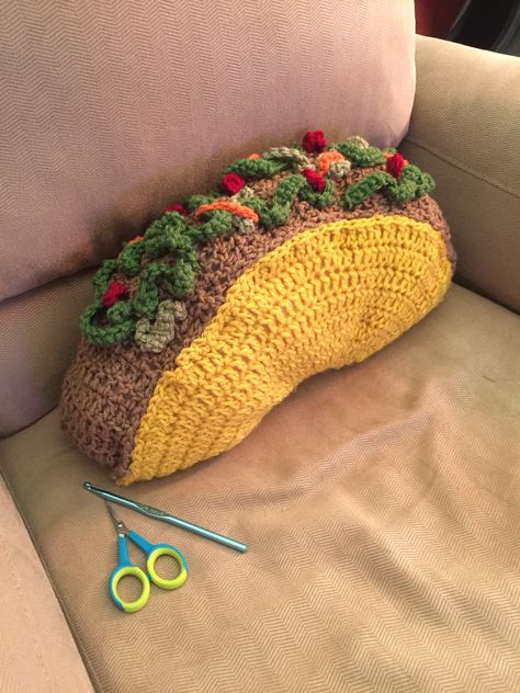 Crocheted taco pillow! Crochet Taco Blanket, Crochet Taco Pillow, Crochet Decor Pillows, Crochet Food Pillow, Taco Crochet, Fall Crochet Pillow, Crochet Floor Pillow, Taco Pillow, Crochet Taco