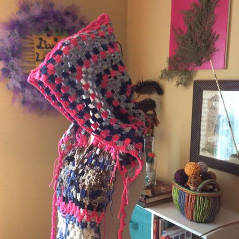 The Pixie Scoodie ~ Free Crochet Pattern at Kristabella's Hodgepodge. Granny squares. Granny Square Hood, Scoodie Crochet, Stitching Ideas, Lovely Friends, Pixie Hat, Hooded Scarf, Making Things, Not Ready, Crochet Hat Pattern