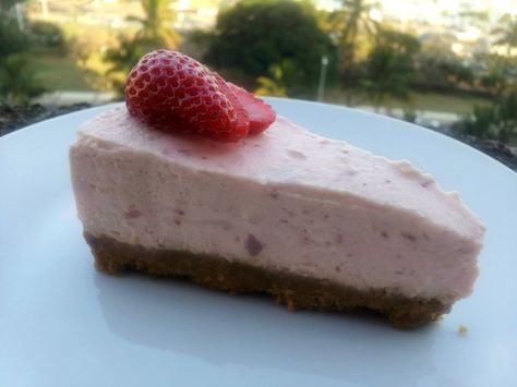 Fridge Cheesecake, Berries Recipes, Agar Agar, No Bake Cheesecake, Fresh Strawberries, Cheesecake Recipe, Strawberry Cheesecake, Easy Vegetarian, Strawberry Cake