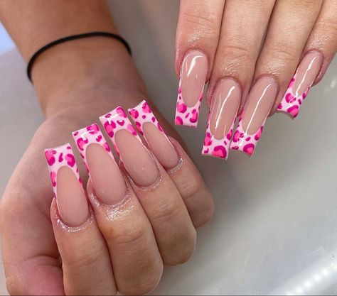 Flower On Nails Acrylic, Pink Cheetah Print Nails, Cheetah Acrylic Nails, Pink Cheetah Nails, Pink Leopard Nails, Pink Tip Nails, Cheetah Print Nails, Nails Glossy, Celebrity Nails