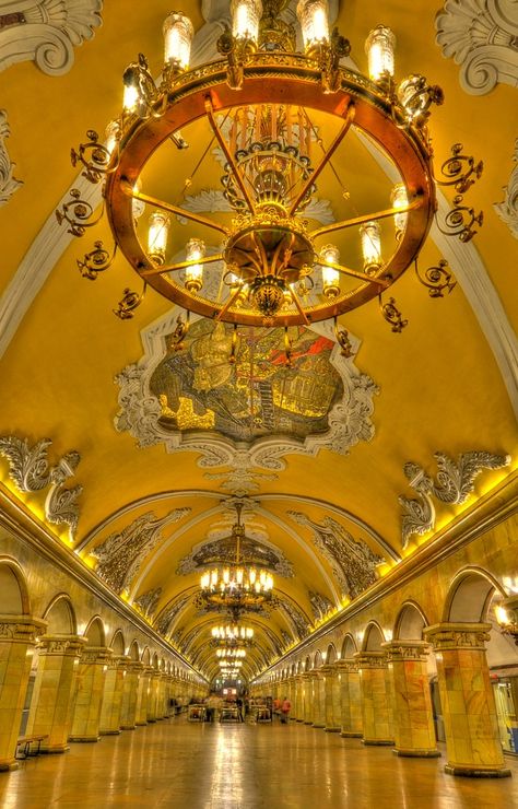 Avtovia Station Moscow.... Great Architecture, Moscow Metro, Metro Station, Eiffel Tower Inside, Train Station, Master Class, Group Chat, Moscow, Chandeliers