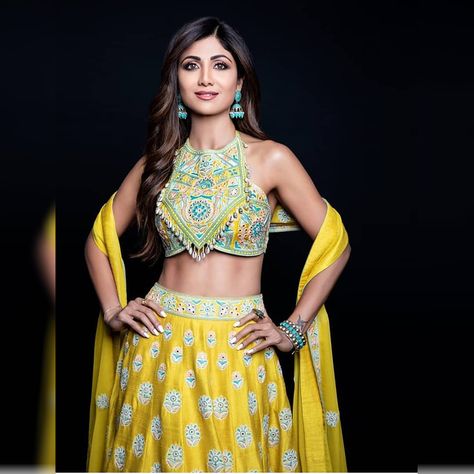 Shilpa Shetty Yellow Crop Top Shilpa Shetty Outfits, Lehenga Designs Simple, Shilpa Shetty, Blouse Design Images, Blouse Designs Indian, Indian Dresses Traditional, Traditional Indian Outfits, Unique Blouse Designs, Saree Blouse Designs Latest