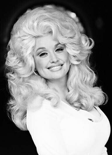 The bigger the hair, the closer to God Dolly Parton Jolene, Dolly Parton Pictures, Hair Evolution, Radio Stations, Actrices Hollywood, Sophie Turner, Hello Dolly, Miranda Kerr, Dolly Parton