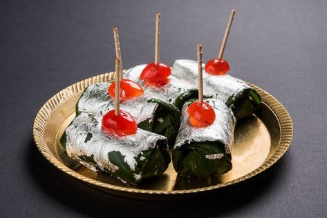 Photo calcutta mitha or meetha masala pa... | Premium Photo #Freepik #photo #paan #betel #indian #culture Meetha Paan, Indian Wedding Food, Best Food Delivery Service, Grilled Chicken Legs, Wedding Food Menu, Chicken Items, Order Food Online, Chicken Kebabs, Best Street Food