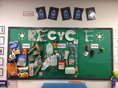 Recycling sort bulletin board Recycle Preschool, Recycling Lessons, Sustainability Activities, Sustainability Education, Recycling For Kids, Recycling Activities, Earth Day Projects, Trash Talk, Recycling Information