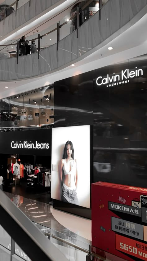 New Money Fashion, Calvin Klein Aesthetic, Rich Girl Vibes, Calvin Klein Shop, Jennie Calvin Klein, Jennie Cute, Calvin Klein Outfits, Jennie Aesthetic, Paper Bag Design