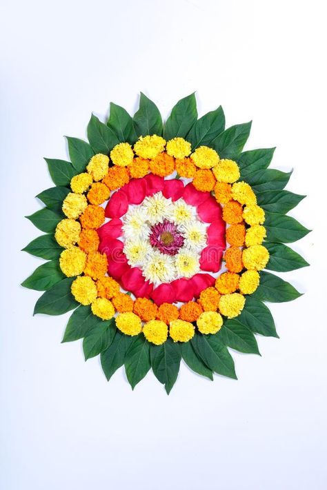 Minimal Rangoli Designs, Rangoli Designs Flower Diwali, Onam Rangoli Flower, Simple Flower Rangoli Diwali, Rangoli From Flowers, Marigold Flower Rangoli, Marigold Flower Decoration, Flowers Rangoli Designs, Easy Flower Rangoli