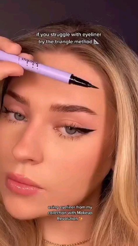 Easy Eyeliner Looks, Hooded Eyeliner, Triangle Method, Easy Eyeliner, Eyeliner Tutorials, Bombshell Makeup, Viral Makeup, Hair Wedding Styles, Nose Makeup