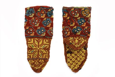 Socks Modern Folk, Folk Costume, Art Google, Yellow Floral, Culture Art, Light Brown, Embroidery Patterns, Floral Pattern, Socks