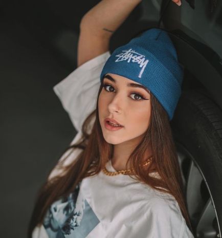 Monica Moran, Girls Wearing Hats, Artsy Photos, Creative Photography Techniques, Cute Instagram Pictures, Tumblr Photography, Ideas For Instagram Photos, Social Media Influencer, Female Images