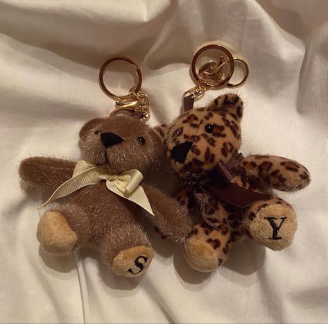 Brown Keychain Aesthetic, Brown Christmas Aesthetic, Jellycat Keychain Aesthetic, Brown Bear Plushie Aesthetic, Korilakkuma Keychain, Bunny Jellycat Keychain, Cookie Shapes, Aesthetic Keychain, Birthday Room Decorations