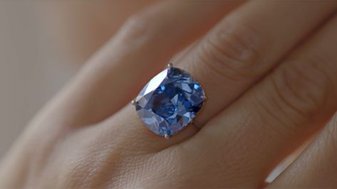 Blue Moon Diamond, Most Expensive Wedding Ring, Moon Diamond Ring, Cullinan Diamond, Expensive Wedding Rings, The Blue Moon, Expensive Diamond, Diamond Videos, Diamond Image