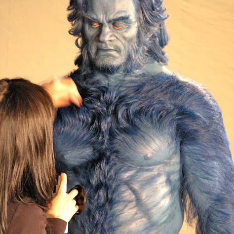 Graduate Diani Y. Choi gluing and punching hair on Kelsey Grammer as Dr. Henry 'Hank' McCoy, Beast for X-Men: The Last Stand (2006). Makeup FX done by Mike Elizalde's Spectral Motion. Kelsey Grammer Beast, 2006 Makeup, Hank Mccoy Beast, Beast Xmen, Cinema Makeup School, Cinema Makeup, X Man Cast, Hank Mccoy, Beast Marvel