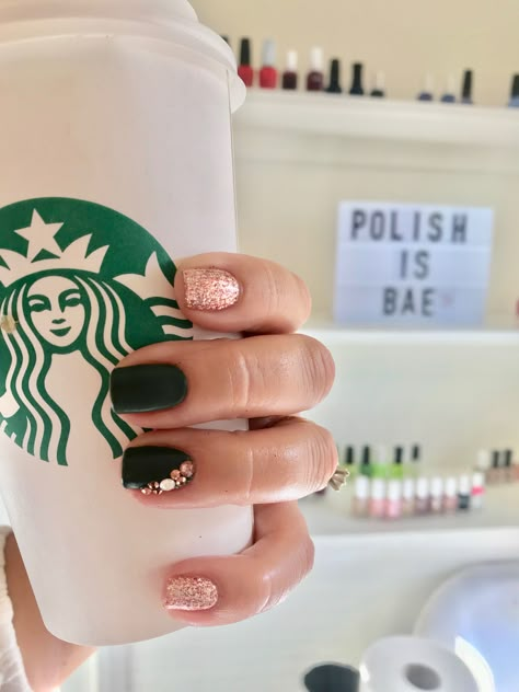 Rose Gold And Emerald Green Nails, Gel Nails Rose Gold, Emerald Green Dip Nails, Green Rose Gold Nails, Dark Green And Rose Gold Nails, Sage Green And Rose Gold Nails, Rose Gold And Green Nails, Olive Green And Rose Gold Nails, Rose Gold Fall Nails