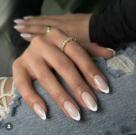 Almond Shaped Nails Designs, Almond Nail Ideas, Oval Nails Designs, Nail Buffers, Wine Nails, Golden Nails, Swarovski Nails, Almond Shape Nails, Vibrant Nails