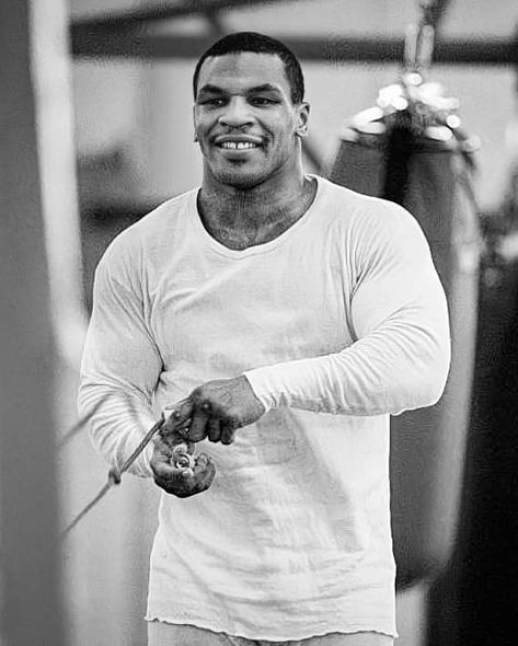 Mike Tyson Rare Photo Mike Tyson Training, Muhammad Ali Boxing, Harry Styles Gif, Rope Training, Boxing History, Jumping Rope, Mma Boxing, Mike Tyson, Jump Rope