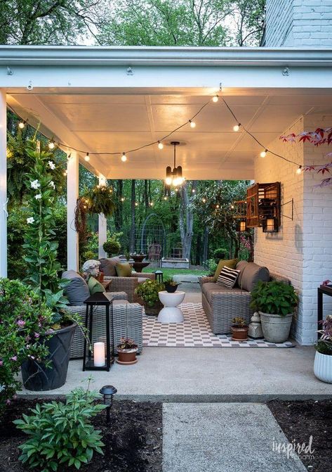 Light Ambiance, Kitchen Outside, Outdoor String Lights Patio, Outdoor Patio Designs, Patio String Lights, Cozy Patio, Patio Inspiration, Side Porch, Garden Wallpaper