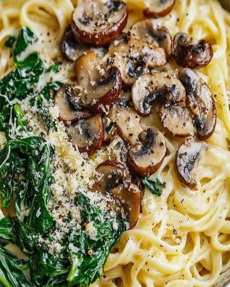 One-Pot Garlic Parmesan Pasta with Spinach & Mushrooms One Pot Pasta With Spinach, Parmesan Mushroom Spinach Pasta, Lemon Mushroom Pasta, Mushroom And Pasta Recipes, Spinach Mushroom Recipes, Pasta Mushroom Recipes, One Pan Pasta Recipes, Chocolate Peanut Butter Pies, Mushroom Pasta Recipes