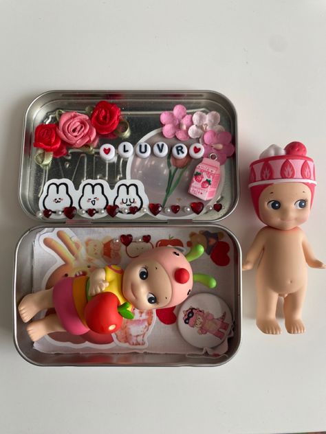 Strawberry Altoids, Sonny Angel Strawberry Shortcake, Altoid Tin Ideas Diy Valentines Day, Coquette Altoids Wallet, Pink Altoids Wallet, Decorate Altoid Tin, Angel Bag, Altoids Tins, Sonny Angel