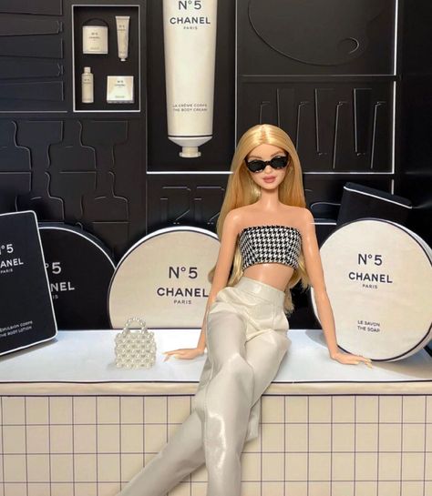 Taco Tuesday 😌” • Dec 1, 2020 at 5:15pm UT Barbie Chelsea Doll, Chanel Oberlin, Barbie Aesthetic, Barbie Images, Barbie Fashionista Dolls, Barbie Dress Fashion, Barbie Model, Fashion Barbie, Barbie Style