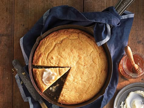 Ben Mims’ Perfect Cornbread Recipe Cornbread Pudding, Perfect Cornbread, Savory Cornbread, Best Cornbread Recipe, Sweet Potato Cornbread, Moist Cornbread, Buttermilk Cornbread, Cornbread Recipes, Southern Living Recipes