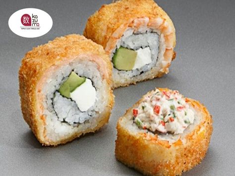 LA MEJOR COMIDA JAPONESA EN POLANCO. En Restaurante Kazuma le invitamos a disfrutar de un exquisito Rastas Roll. Este delicioso sushi está elaborado a base de camarón empanizado, queso y aguacate envuelto en hoja de soya cubierto en salmón, atún y cangrejo spicy sobre una salsa de anguila y ajonjolí. En RESTAURANTE KAZUMA contamos con exquisitos rollos de sushi para deleitar hasta el paladar más exigente, le invitamos visitarnos en Julio Verne #38 Col. Polanco México, D.F. Hand Roll Sushi, Health Dinner, Sushi Recipes, Sushi Bar, Latin Food, D F, Food Cravings, Chinese Food, Japanese Food