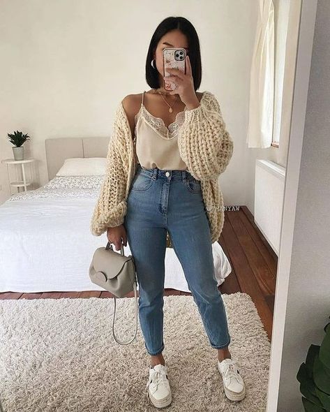 Ofnis para tu primer día en la Universidad | Es la Moda Chunky Sweater Outfit, Grunge Outfits Winter, Casual Date Night Outfit, Outfit Elegantes, Outfit Grunge, Outfits Con Jeans, First Date Outfits, Winter Layers, Fashion Family