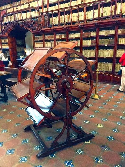 Old Library, Casa Vintage, Book Stand, World Photo, Home Library, Mexico City, Future House, Cool Furniture, Antique Furniture