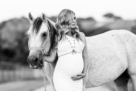 Horse Pregnancy Photoshoot, Maternity Photo Shoot With Horses, Western Maternity Pictures With Horses, Maternity Session With Horse, Pregnant Horse Photoshoot, Cowgirl Magazine, Equine Photography, Maternity Session, Equestrian