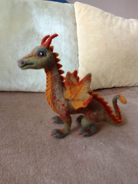 Dinosaur Needle Felt, Needle Felted Viking, Needle Felted Dragons, Needle Felt Dragon, Needle Felting Diy Tutorials, Felted Dragon, Tovad Ull, Felt Dragon, Needle Felting Diy