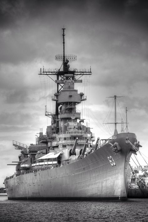 Naval Architecture Naval Tattoos, World Of Warships Wallpaper, Navy Special Forces, Pirate Ship Art, Concept Art Landscape, Us Battleships, Uss Missouri, Battle Ships, Naval Architecture