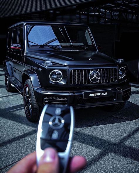 G-Class Black Mercedes, Classic Car Photoshoot, Black Mercedes Benz, Mercedes Wallpaper, مرسيدس بنز, Dream Cars Mercedes, Mercedes G Wagon, Aesthetic Car, Benz G Class