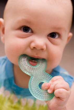 Teething symptoms and solutions - Today's Parent Dental Infographics, Toddler Teething, Teething Symptoms, Teething Toddler, Medical Safety, Remedies For Tooth Ache, Dental Tips, Infant Care, Pediatric Dentist