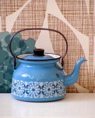 Modern Kettles, Modern Tea Pot, Crockery Design, Enamel Teapot, Teapot Design, Mid Century Art, Tea Service, Blue Bonnets, Modern Ceramics